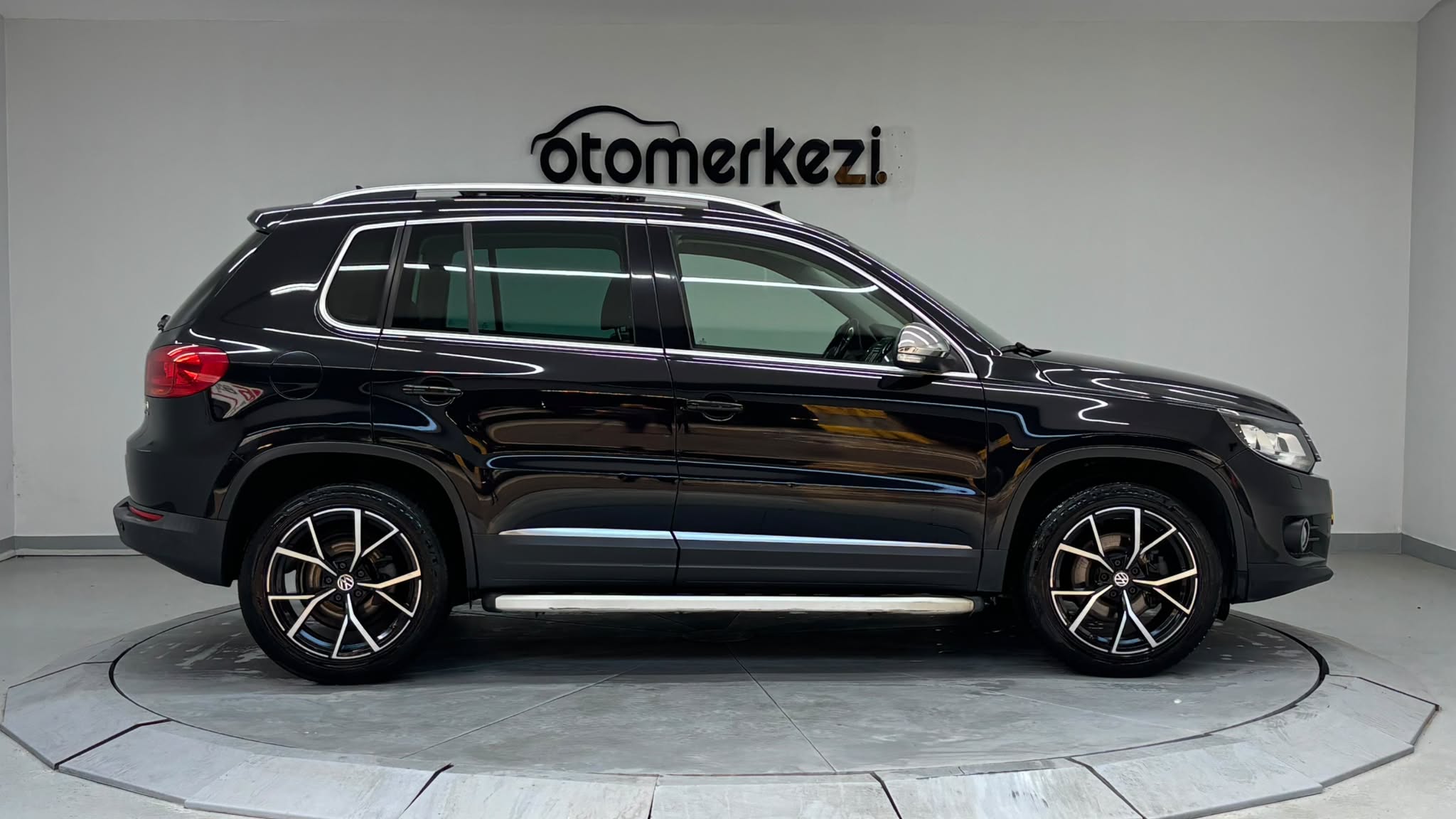VOLKSWAGEN TIGUAN 4